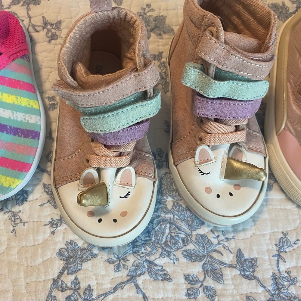 Toddler Girl Size 5 Shoe Bundle Old Navy, Cat & Jack, Speedo - Picture 5 of 13